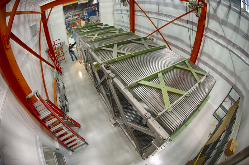 MicroBooNE TPC (time projection chamber) assembly at DZero. Credit: Fermilab/Reidar Hahn