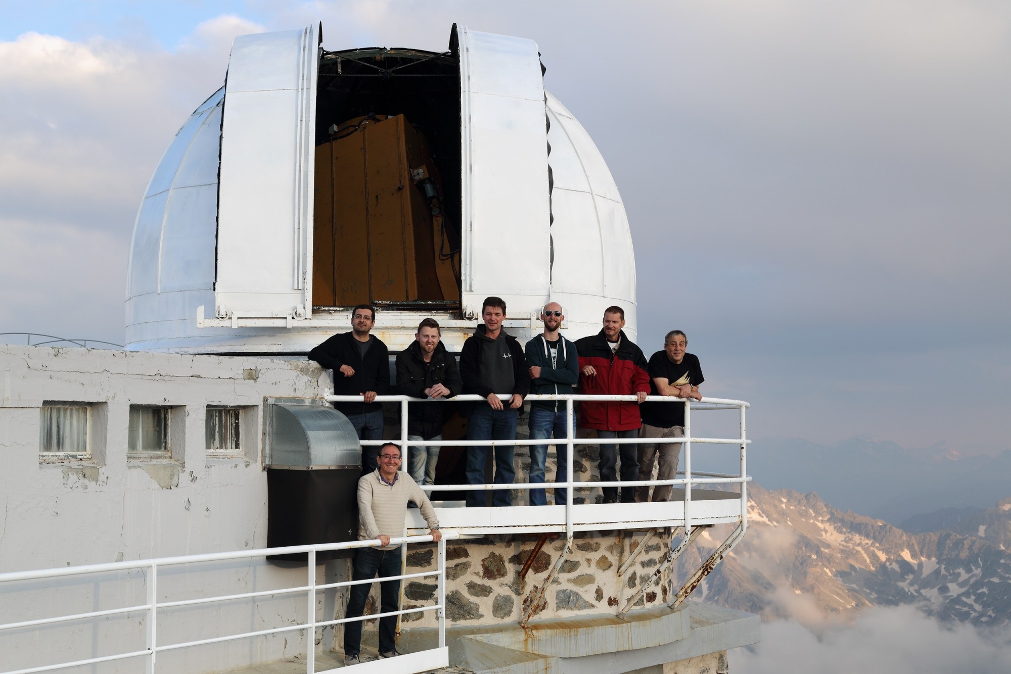 Collaborations between astronomers have let to the establishment of a network of small telescopes under Europlanet 2024 RI to support space missions with rapid-response ground-based observations. Credit: Ricardo Hueso.