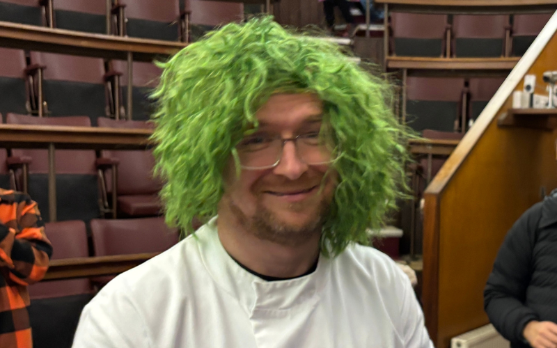 Audience captivated by a deadly shade of green