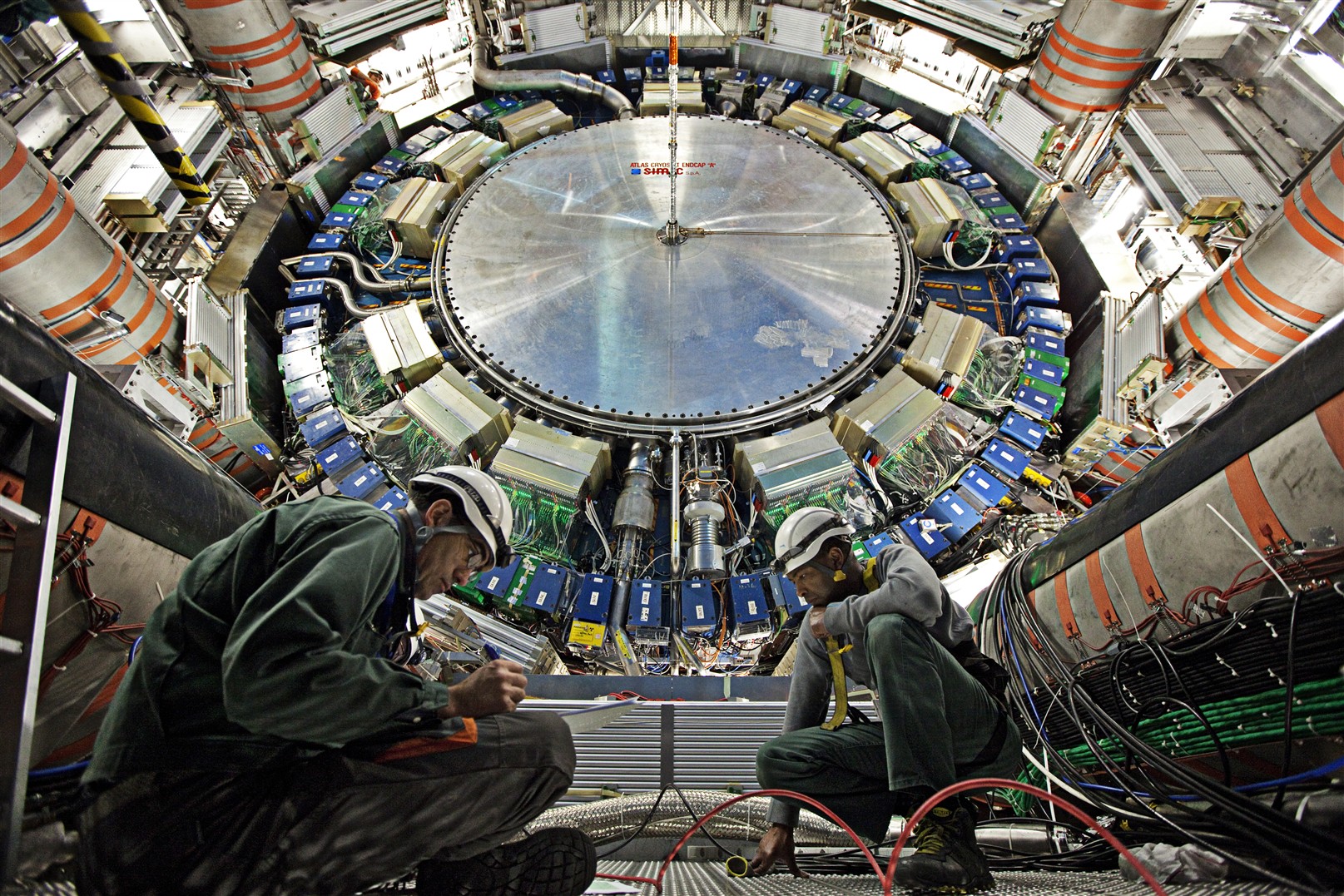 Moving the calorimeter on side A of the ATLAS cavern. Inage: CERN