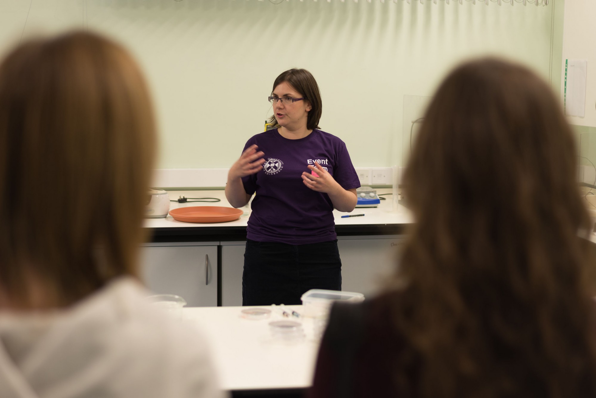 Dr Anne Pawsey explaining the work that takes place in the Food Lab. Image: Dr Michiel Hermes.