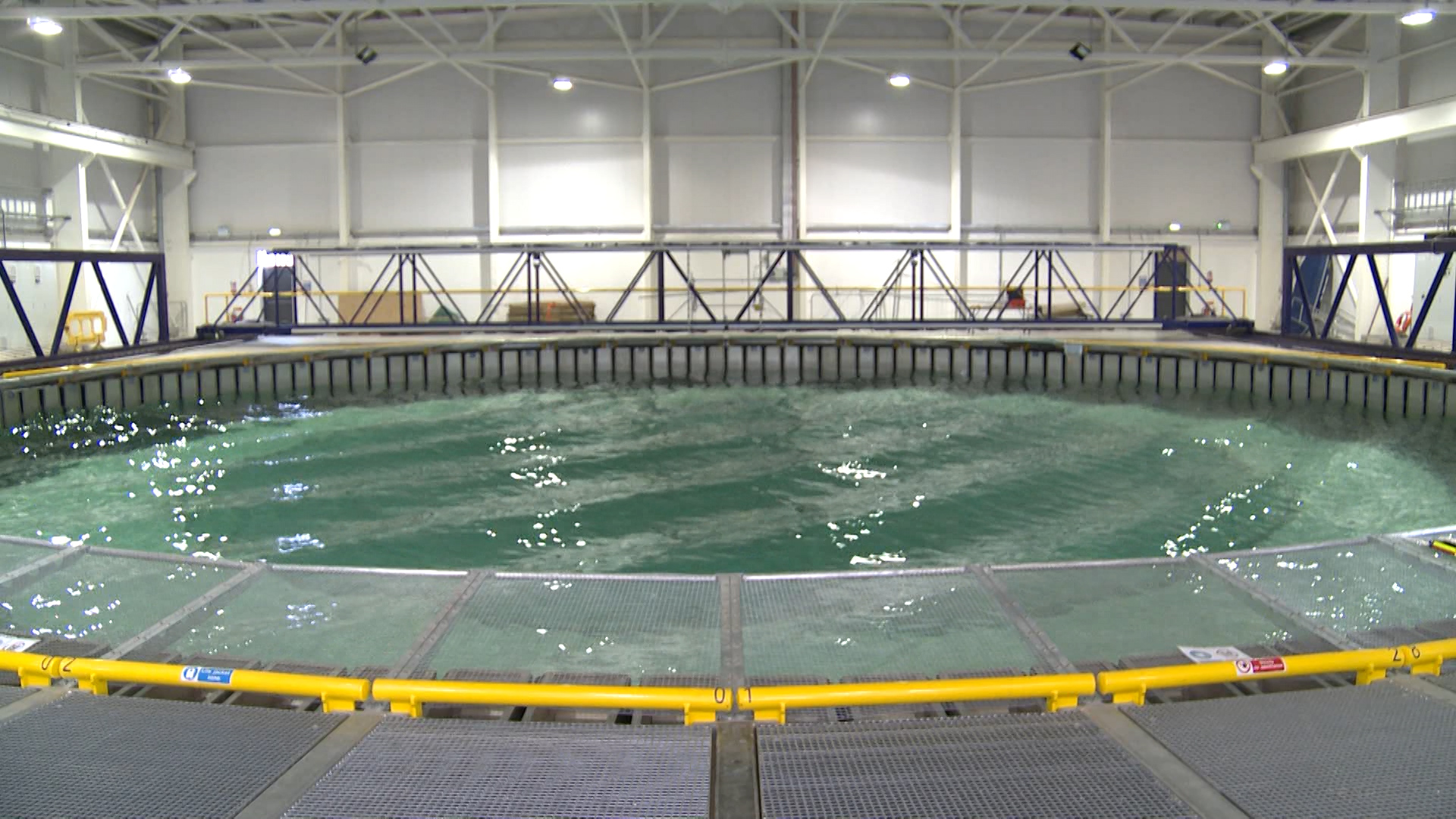 A periodic wave moving diagonally across the tank.