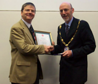 Mike Cates receiving his award from the president of the BSR, Prof. Phil Banfill from Heriot-Watt University.